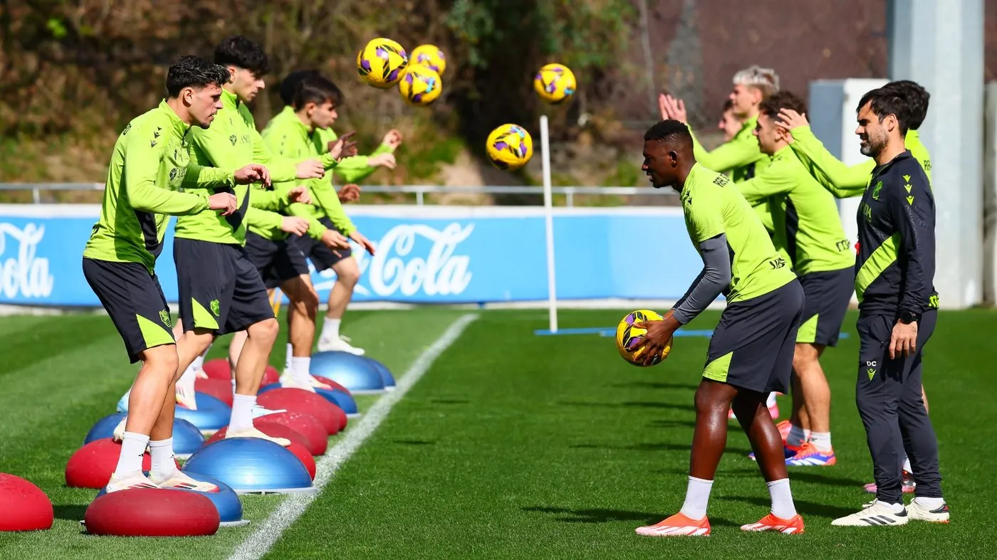 Sesión de entrenamiento con balón — Real Sociedad